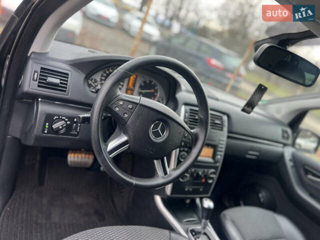 Чорний Мерседес Б-клас, об'ємом двигуна 1.7 л та пробігом 210 тис. км за 8200 $, фото 50 на Automoto.ua