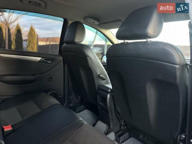 Черный Мерседес Б-класс, объемом двигателя 1.5 л и пробегом 222 тыс. км за 8200 $, фото 42 на Automoto.ua