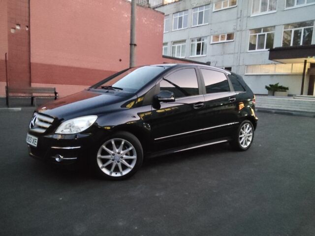 Черный Мерседес Б-класс, объемом двигателя 1.7 л и пробегом 150 тыс. км за 8000 $, фото 2 на Automoto.ua