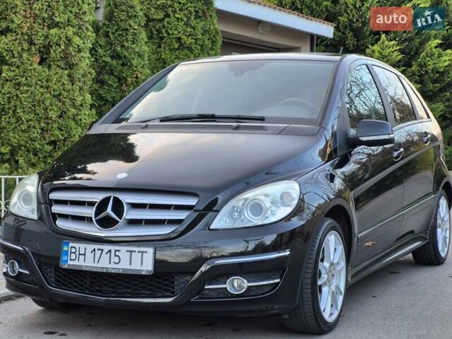 Черный Мерседес Б-класс, объемом двигателя 1.8 л и пробегом 70 тыс. км за 7999 $, фото 1 на Automoto.ua