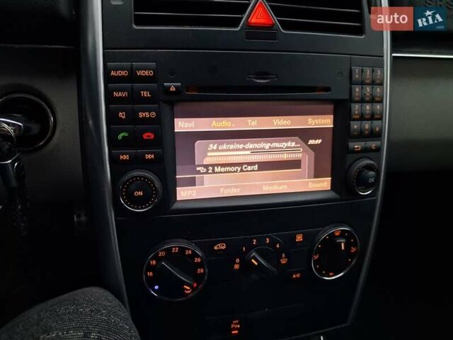 Чорний Мерседес Б-клас, об'ємом двигуна 1.7 л та пробігом 70 тис. км за 7300 $, фото 4 на Automoto.ua