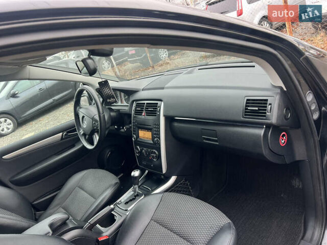 Черный Мерседес Б-класс, объемом двигателя 1.7 л и пробегом 215 тыс. км за 8200 $, фото 35 на Automoto.ua