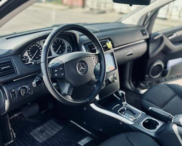 Черный Мерседес Б-класс, объемом двигателя 1.7 л и пробегом 119 тыс. км за 8400 $, фото 8 на Automoto.ua