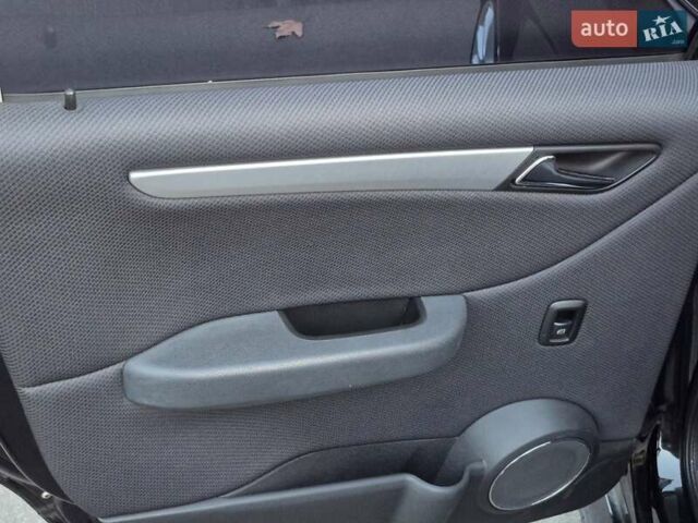 Черный Мерседес Б-класс, объемом двигателя 1.8 л и пробегом 70 тыс. км за 7999 $, фото 49 на Automoto.ua