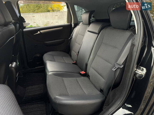 Мерседес Б-класс 2010 в Киеве на Automoto.ua Черный Мерседес Б-класс, объемом двигателя 1.7 л и пробегом 85 тыс. км за 9190 $, фото 11 на Automoto.ua