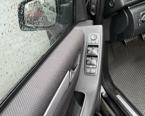 Черный Мерседес Б-класс, объемом двигателя 2 л и пробегом 270 тыс. км за 7000 $, фото 1 на Automoto.ua