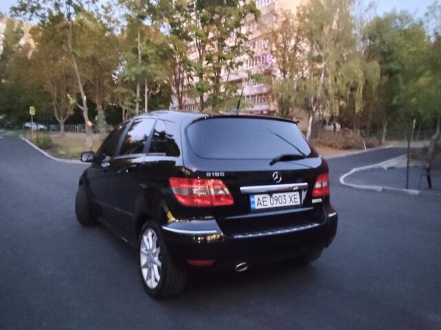 Черный Мерседес Б-класс, объемом двигателя 1.7 л и пробегом 150 тыс. км за 8000 $, фото 4 на Automoto.ua