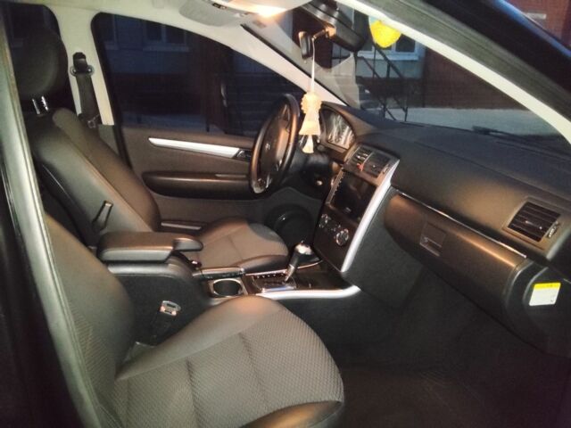 Черный Мерседес Б-класс, объемом двигателя 1.7 л и пробегом 150 тыс. км за 8000 $, фото 15 на Automoto.ua