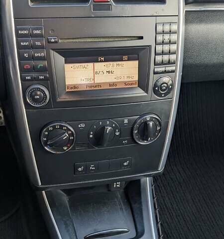 Чорний Мерседес Б-клас, об'ємом двигуна 1.7 л та пробігом 249 тис. км за 8500 $, фото 14 на Automoto.ua