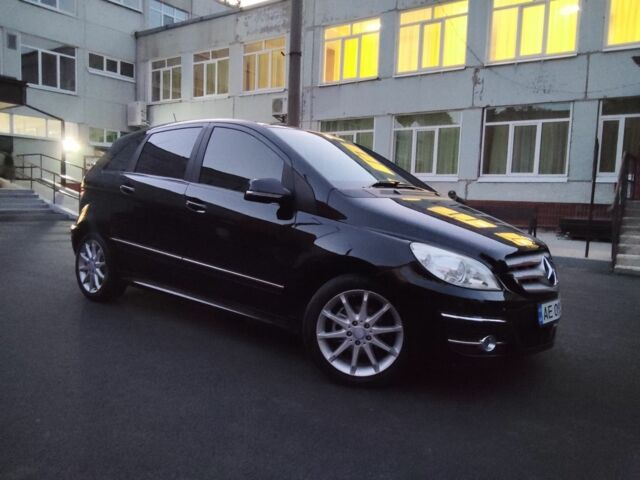 Черный Мерседес Б-класс, объемом двигателя 1.7 л и пробегом 150 тыс. км за 8000 $, фото 6 на Automoto.ua