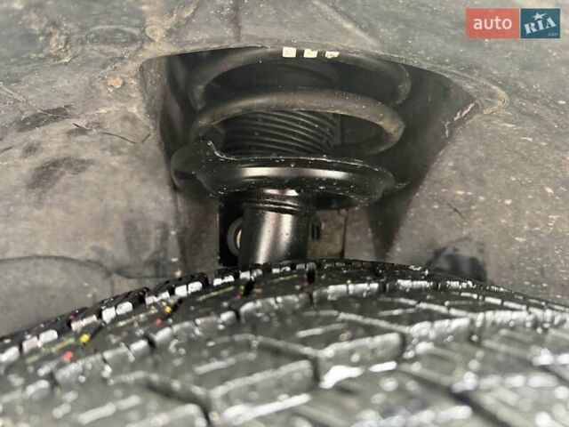 Чорний Мерседес Б-клас, об'ємом двигуна 1.7 л та пробігом 65 тис. км за 10000 $, фото 28 на Automoto.ua