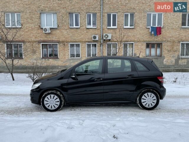 Черный Мерседес Б-класс, объемом двигателя 2 л и пробегом 305 тыс. км за 8000 $, фото 4 на Automoto.ua