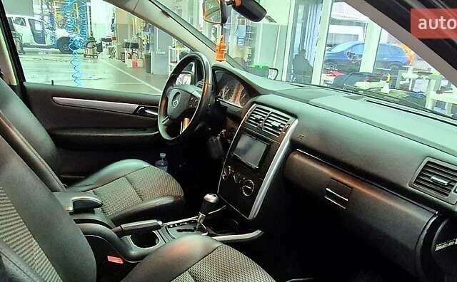 Чорний Мерседес Б-клас, об'ємом двигуна 1.7 л та пробігом 110 тис. км за 7500 $, фото 4 на Automoto.ua