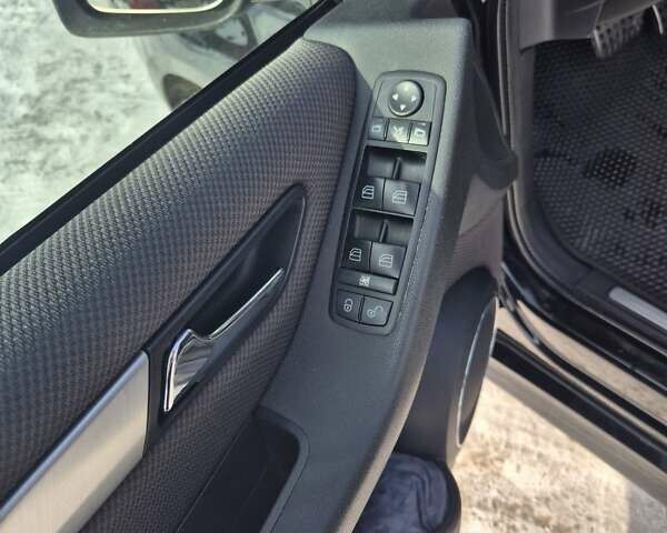 Чорний Мерседес Б-клас, об'ємом двигуна 1.7 л та пробігом 102 тис. км за 8900 $, фото 15 на Automoto.ua