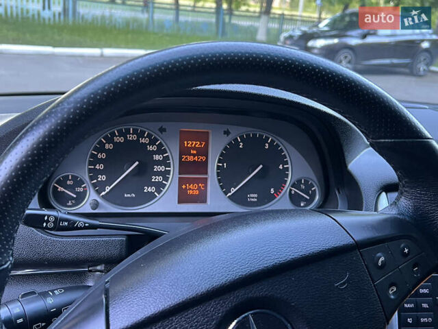 Чорний Мерседес Б-клас, об'ємом двигуна 2 л та пробігом 238 тис. км за 7950 $, фото 42 на Automoto.ua