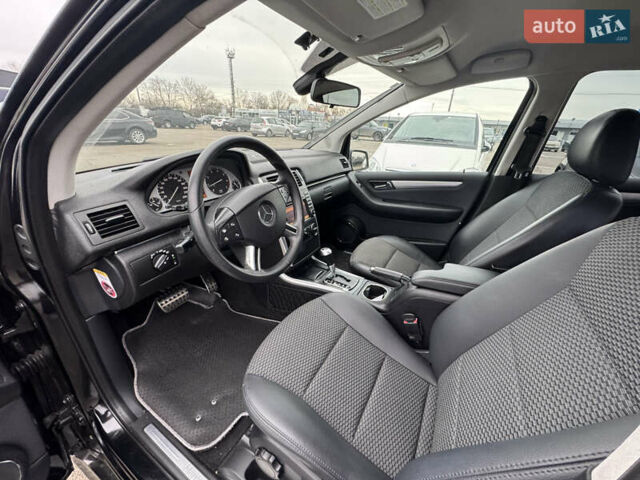 Чорний Мерседес Б-клас, об'ємом двигуна 1.7 л та пробігом 41 тис. км за 8800 $, фото 11 на Automoto.ua