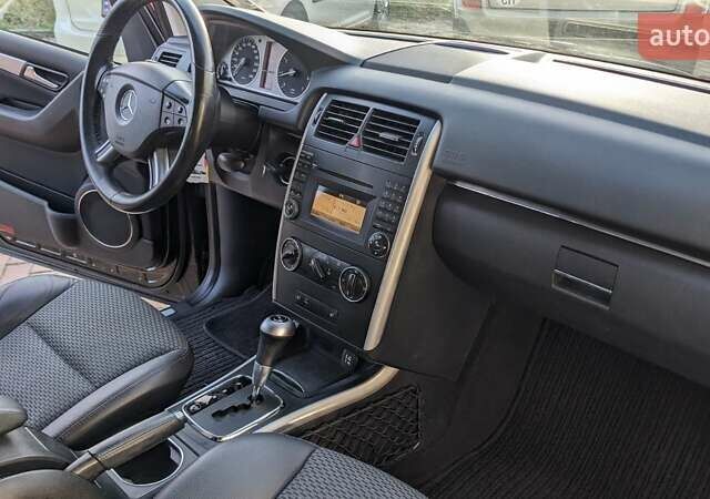 Чорний Мерседес Б-клас, об'ємом двигуна 1.7 л та пробігом 249 тис. км за 8500 $, фото 10 на Automoto.ua
