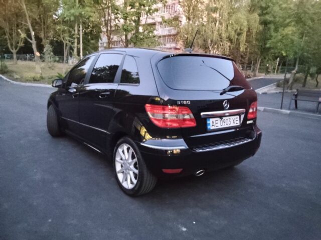 Черный Мерседес Б-класс, объемом двигателя 1.7 л и пробегом 150 тыс. км за 8000 $, фото 5 на Automoto.ua