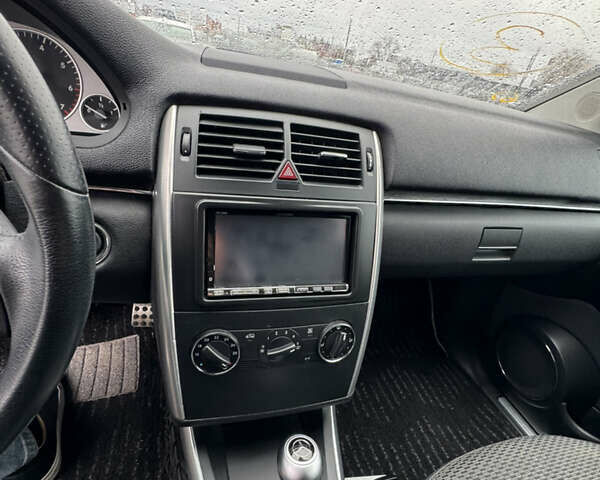 Чорний Мерседес Б-клас, об'ємом двигуна 1.7 л та пробігом 49 тис. км за 8900 $, фото 13 на Automoto.ua