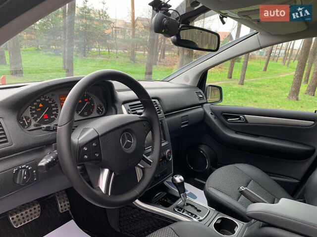 Чорний Мерседес Б-клас, об'ємом двигуна 2 л та пробігом 51 тис. км за 9100 $, фото 15 на Automoto.ua