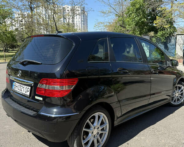 Чорний Мерседес Б-клас, об'ємом двигуна 1.7 л та пробігом 107 тис. км за 8500 $, фото 4 на Automoto.ua