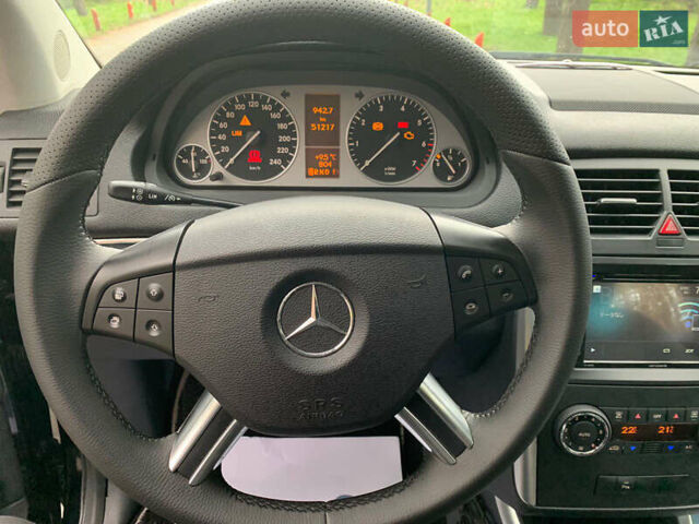 Чорний Мерседес Б-клас, об'ємом двигуна 2 л та пробігом 51 тис. км за 9100 $, фото 17 на Automoto.ua