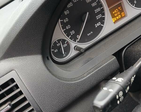 Черный Мерседес Б-класс, объемом двигателя 1.7 л и пробегом 114 тыс. км за 8900 $, фото 6 на Automoto.ua