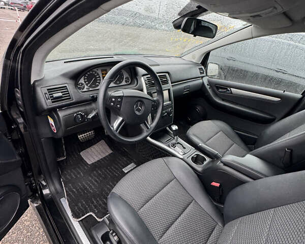 Чорний Мерседес Б-клас, об'ємом двигуна 1.7 л та пробігом 49 тис. км за 8900 $, фото 11 на Automoto.ua