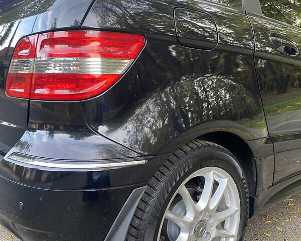 Черный Мерседес Б-класс, объемом двигателя 1.7 л и пробегом 84 тыс. км за 8200 $, фото 5 на Automoto.ua