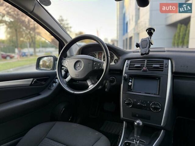 Чорний Мерседес Б-клас, об'ємом двигуна 1.7 л та пробігом 71 тис. км за 7800 $, фото 9 на Automoto.ua