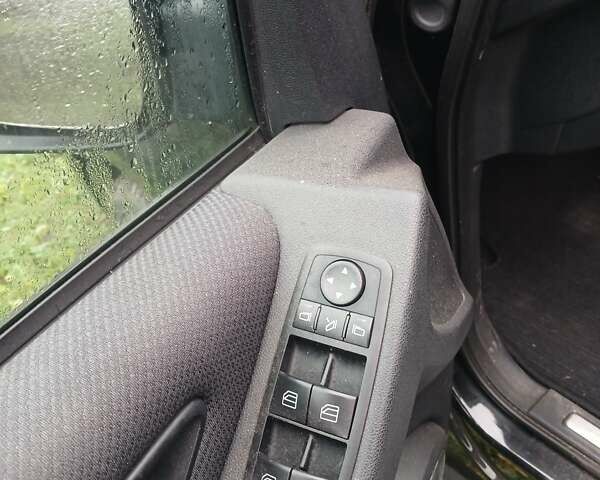 Черный Мерседес Б-класс, объемом двигателя 1.7 л и пробегом 114 тыс. км за 8900 $, фото 2 на Automoto.ua