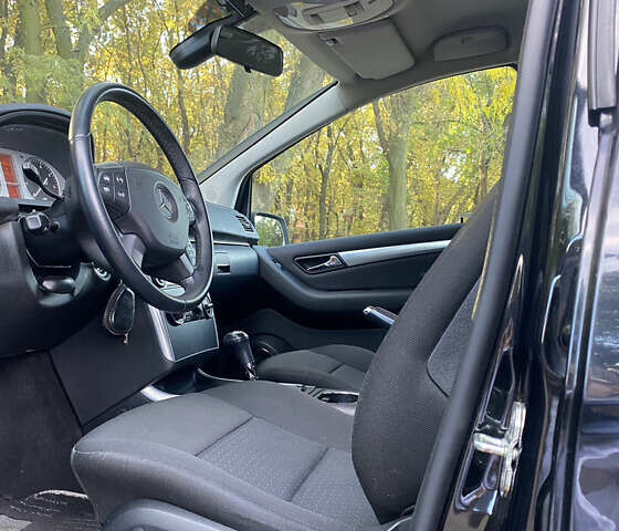 Черный Мерседес Б-класс, объемом двигателя 1.7 л и пробегом 84 тыс. км за 8200 $, фото 12 на Automoto.ua