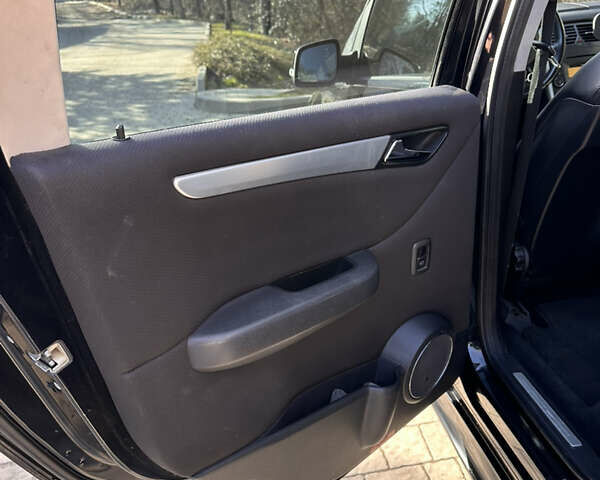 Черный Мерседес Б-класс, объемом двигателя 1.99 л и пробегом 192 тыс. км за 8290 $, фото 17 на Automoto.ua