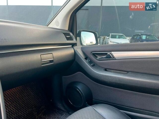 Чорний Мерседес Б-клас, об'ємом двигуна 2 л та пробігом 214 тис. км за 6990 $, фото 29 на Automoto.ua