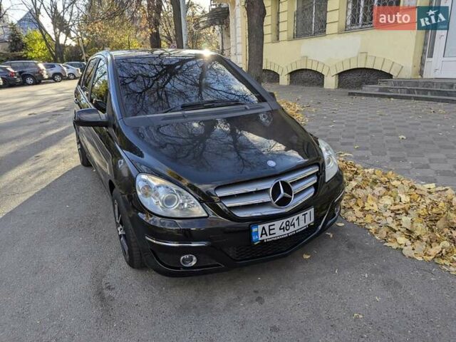 Чорний Мерседес Б-клас, об'ємом двигуна 1.7 л та пробігом 156 тис. км за 7000 $, фото 41 на Automoto.ua
