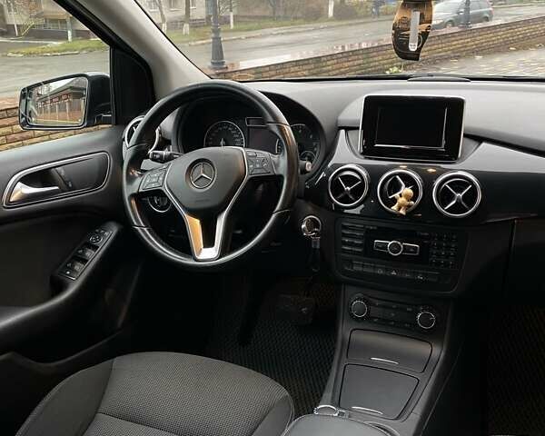 Чорний Мерседес Б-клас, об'ємом двигуна 1.8 л та пробігом 340 тис. км за 10800 $, фото 8 на Automoto.ua