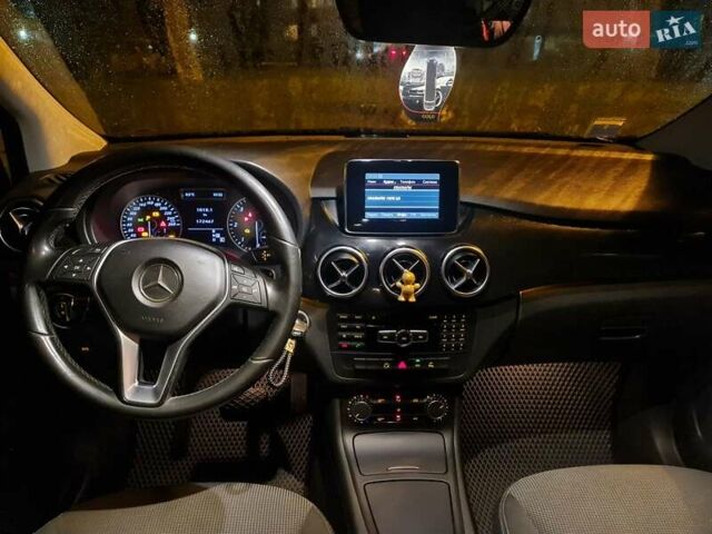 Чорний Мерседес Б-клас, об'ємом двигуна 1.8 л та пробігом 340 тис. км за 10800 $, фото 16 на Automoto.ua