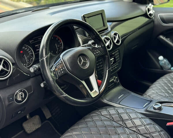 Чорний Мерседес Б-клас, об'ємом двигуна 1.8 л та пробігом 389 тис. км за 9900 $, фото 3 на Automoto.ua