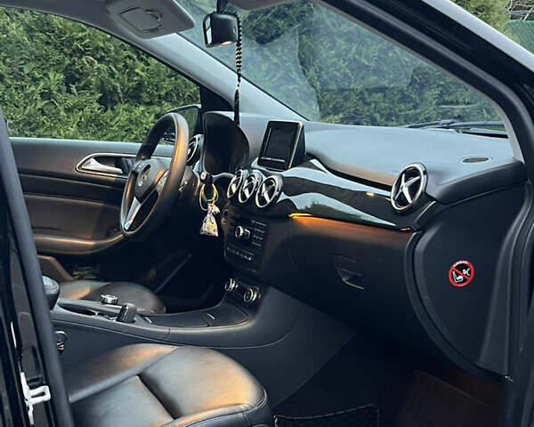 Черный Мерседес Б-класс, объемом двигателя 1.8 л и пробегом 295 тыс. км за 10800 $, фото 13 на Automoto.ua