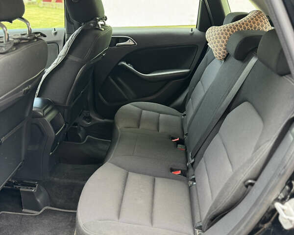 Чорний Мерседес Б-клас, об'ємом двигуна 1.8 л та пробігом 389 тис. км за 9900 $, фото 5 на Automoto.ua