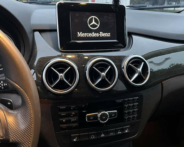 Черный Мерседес Б-класс, объемом двигателя 1.8 л и пробегом 295 тыс. км за 10800 $, фото 20 на Automoto.ua