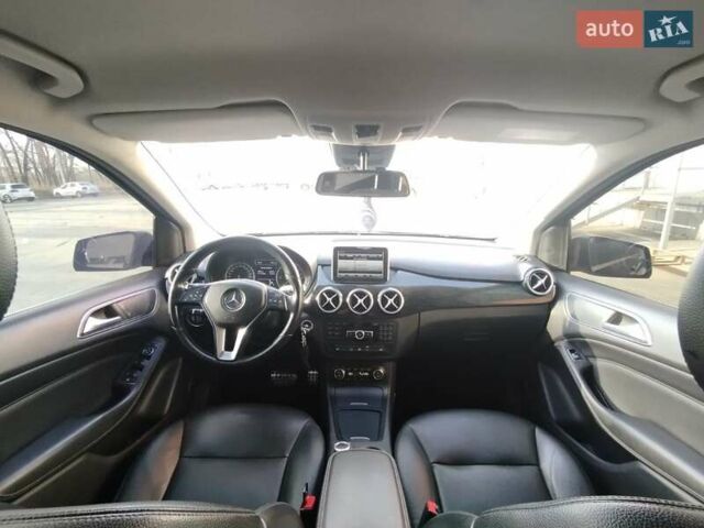 Черный Мерседес Б-класс, объемом двигателя 1.46 л и пробегом 330 тыс. км за 10290 $, фото 24 на Automoto.ua