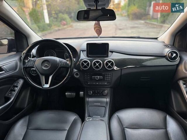 Черный Мерседес Б-класс, объемом двигателя 1.5 л и пробегом 330 тыс. км за 9700 $, фото 16 на Automoto.ua