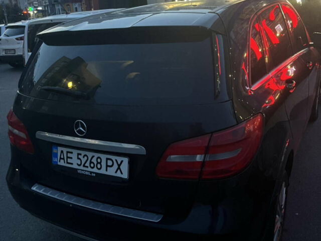 Чорний Мерседес Б-клас, об'ємом двигуна 2 л та пробігом 410 тис. км за 9990 $, фото 3 на Automoto.ua