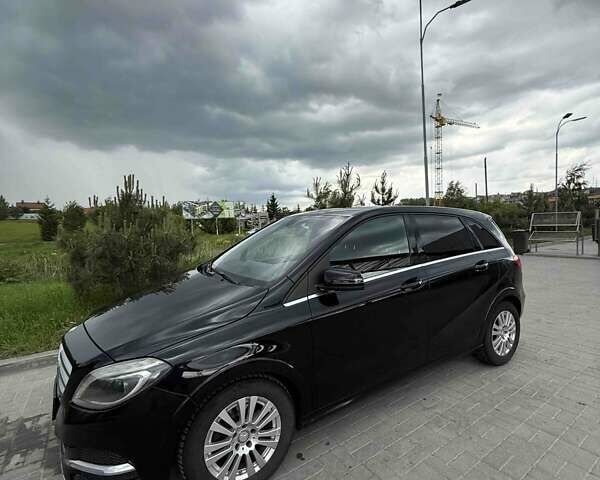 Черный Мерседес Б-класс, объемом двигателя 2 л и пробегом 137 тыс. км за 11500 $, фото 1 на Automoto.ua