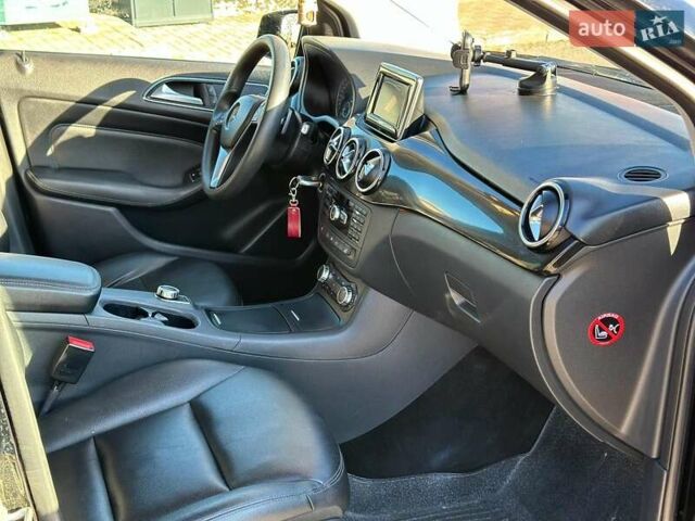 Черный Мерседес Б-класс, объемом двигателя 2 л и пробегом 169 тыс. км за 8590 $, фото 26 на Automoto.ua