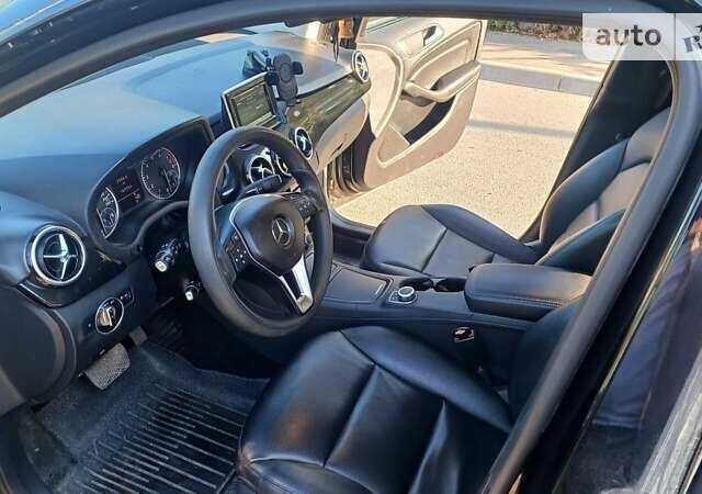 Черный Мерседес Б-класс, объемом двигателя 2 л и пробегом 167 тыс. км за 9500 $, фото 7 на Automoto.ua