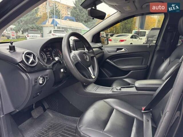 Черный Мерседес Б-класс, объемом двигателя 2 л и пробегом 190 тыс. км за 10900 $, фото 8 на Automoto.ua