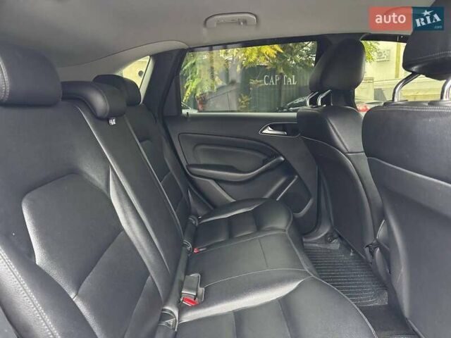 Черный Мерседес Б-класс, объемом двигателя 2 л и пробегом 190 тыс. км за 10900 $, фото 12 на Automoto.ua