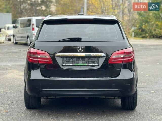 Черный Мерседес Б-класс, объемом двигателя 2 л и пробегом 190 тыс. км за 10900 $, фото 4 на Automoto.ua